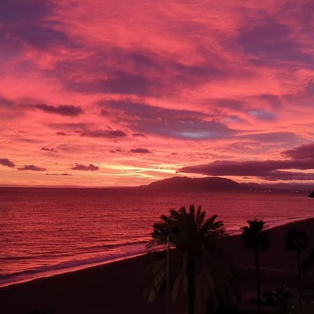 Apartamento Moderno piso céntrico frente al mar con gran terraza Rincón de la Victoria Exterior foto