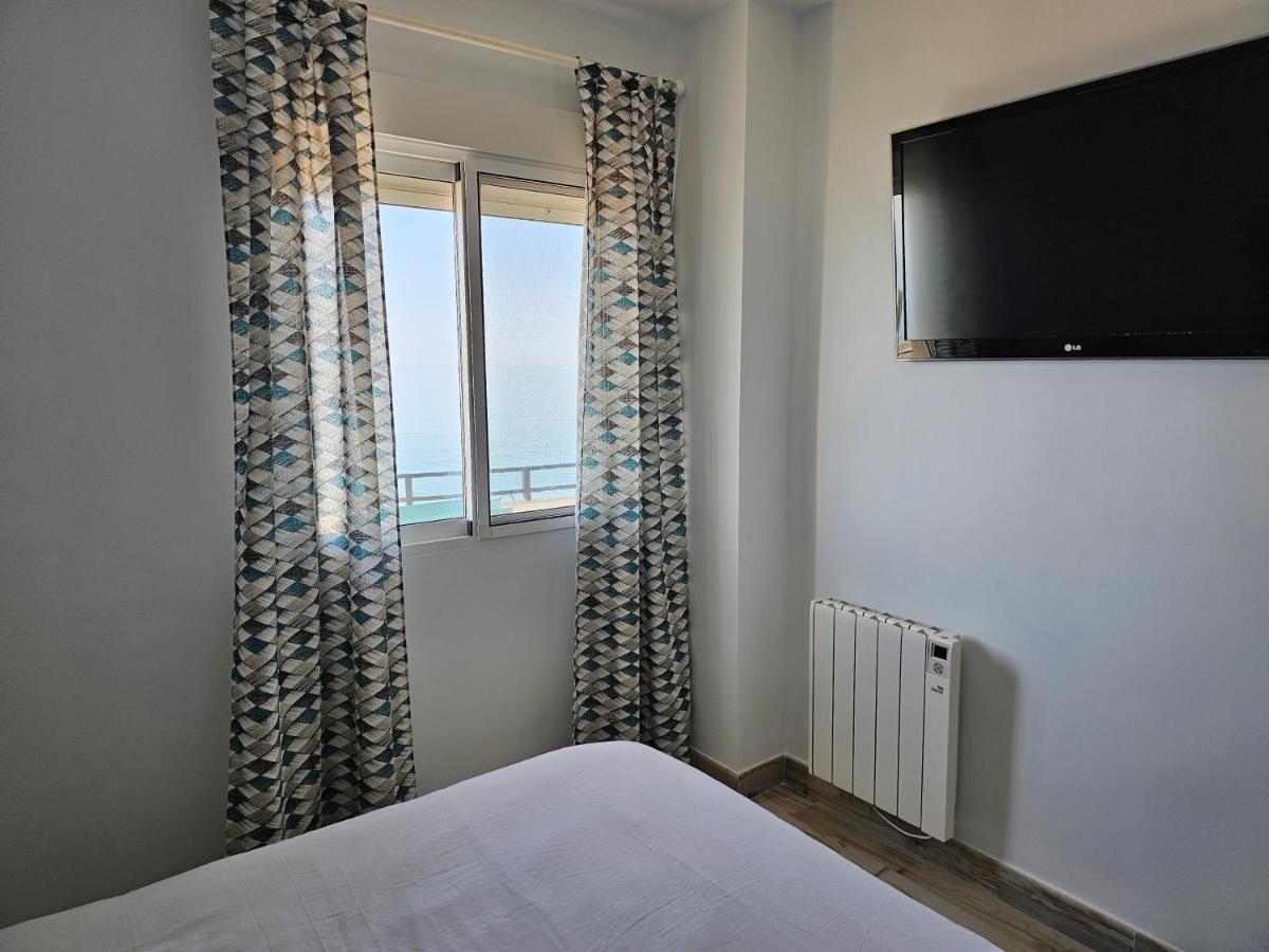 Apartamento Moderno piso céntrico frente al mar con gran terraza Rincón de la Victoria Exterior foto